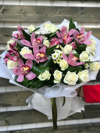 Букет цветов из: Розы и Хризантемы в Райки