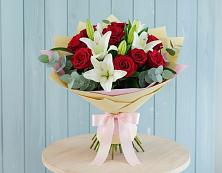 Букет цветов из:  Лилии и Розы в Райки