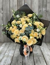 Букет цветов из:  Розы и Лизиантусы в Райки