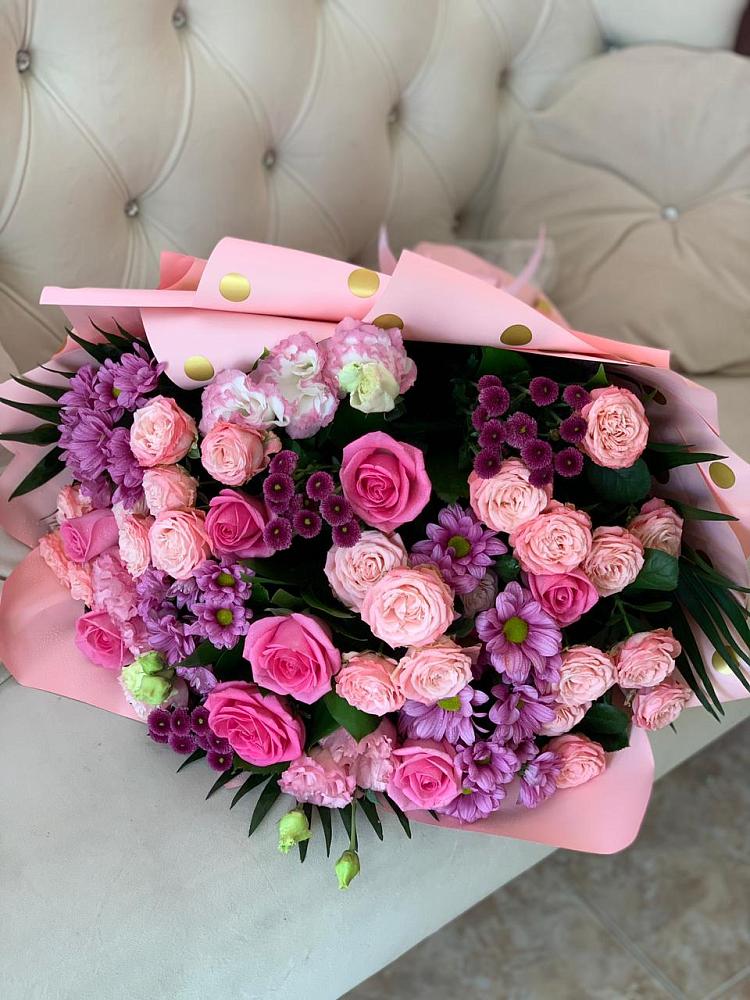 Букет цветов из: Хризантемы, Розы и Лизиантусы в Райки