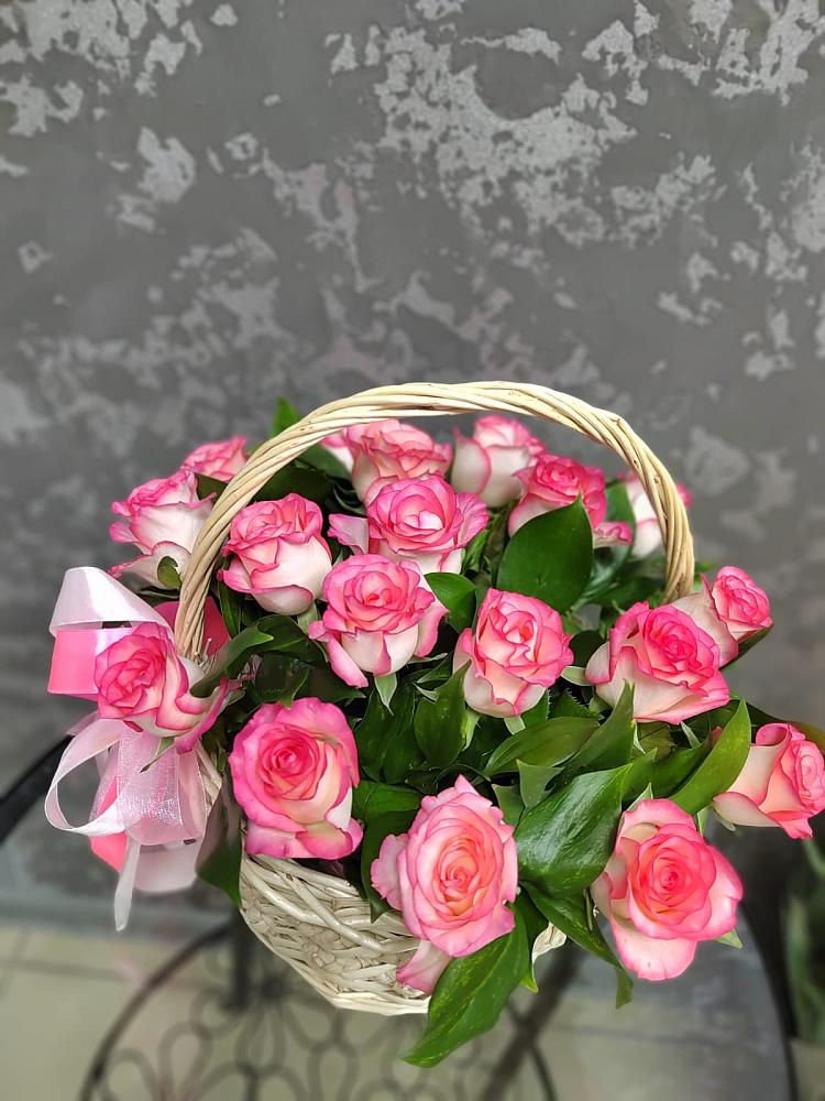 Цветочная композиция из Розы в корзине в Райки