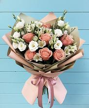 Букет цветов из:  Розы, Альстромерии и Лизиантусы в Райки