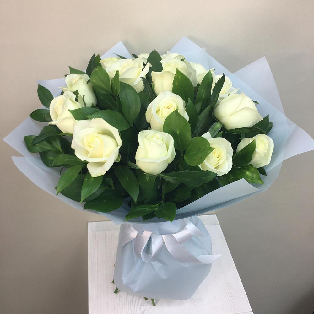Букет 15 Белых роз Проуд в Райки