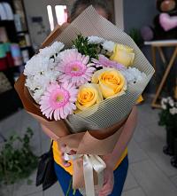 Букет цветов из:  Герберы, Розы и Хризантемы в Райки