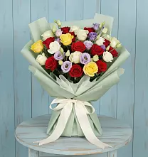 Букет цветов из:  Розы в Райки
