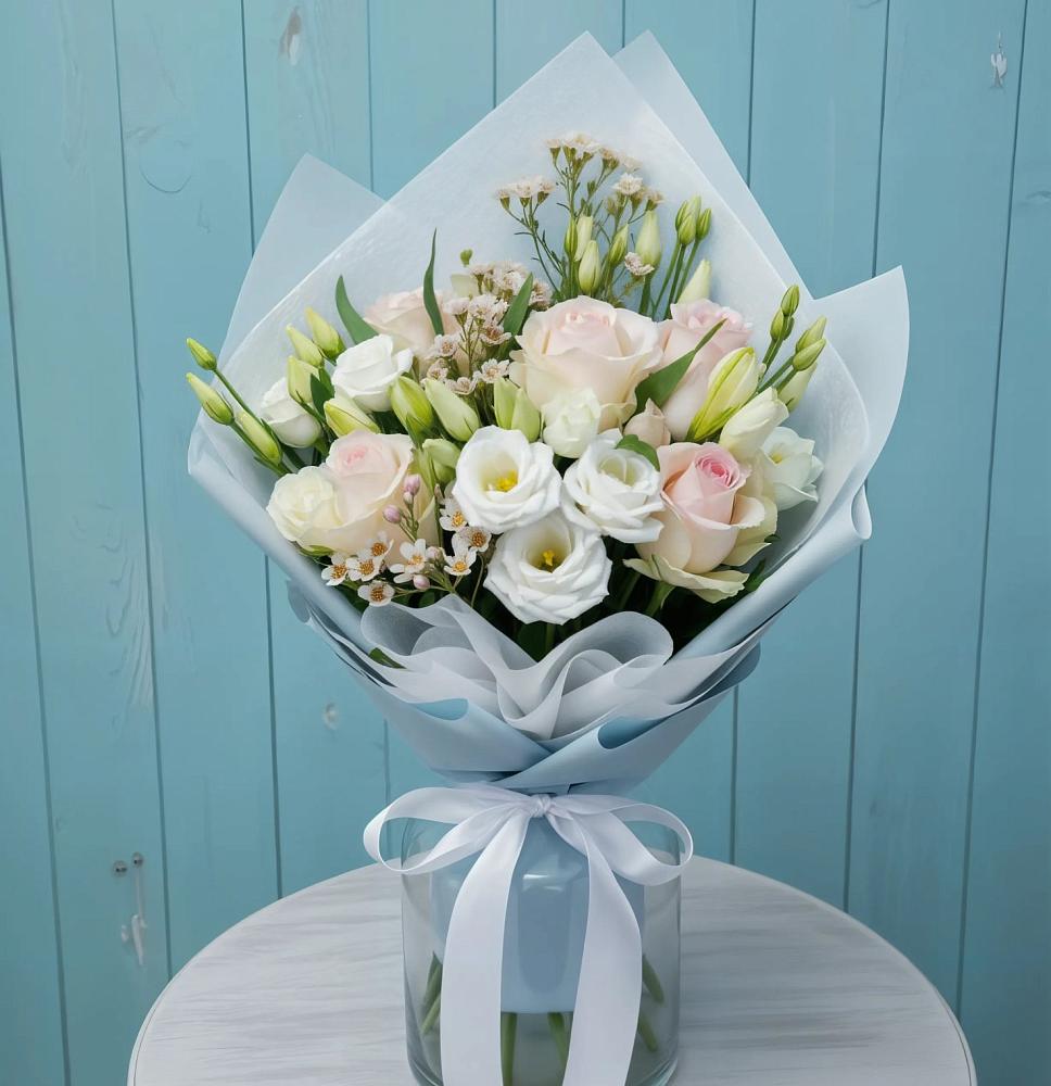 Букет цветов из: Розы и Лизиантусы в Райки