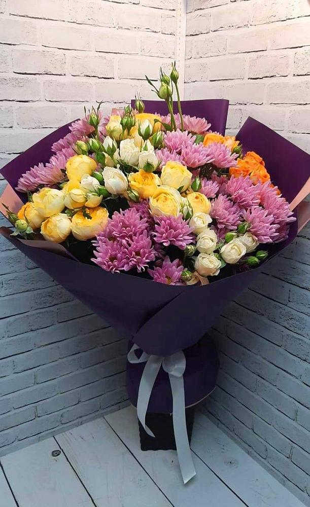 Букет цветов из: Хризантемы и Розы в Райки