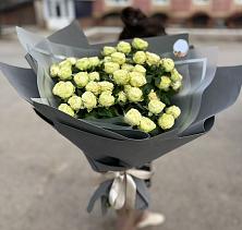 Букет Белые кустовые розы Солинеро в Райки