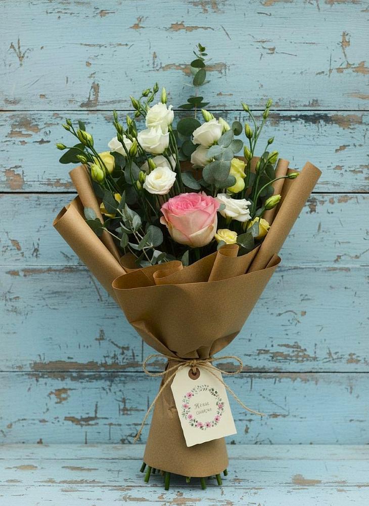 Букет цветов из: Розы и Лизиантусы в Райки