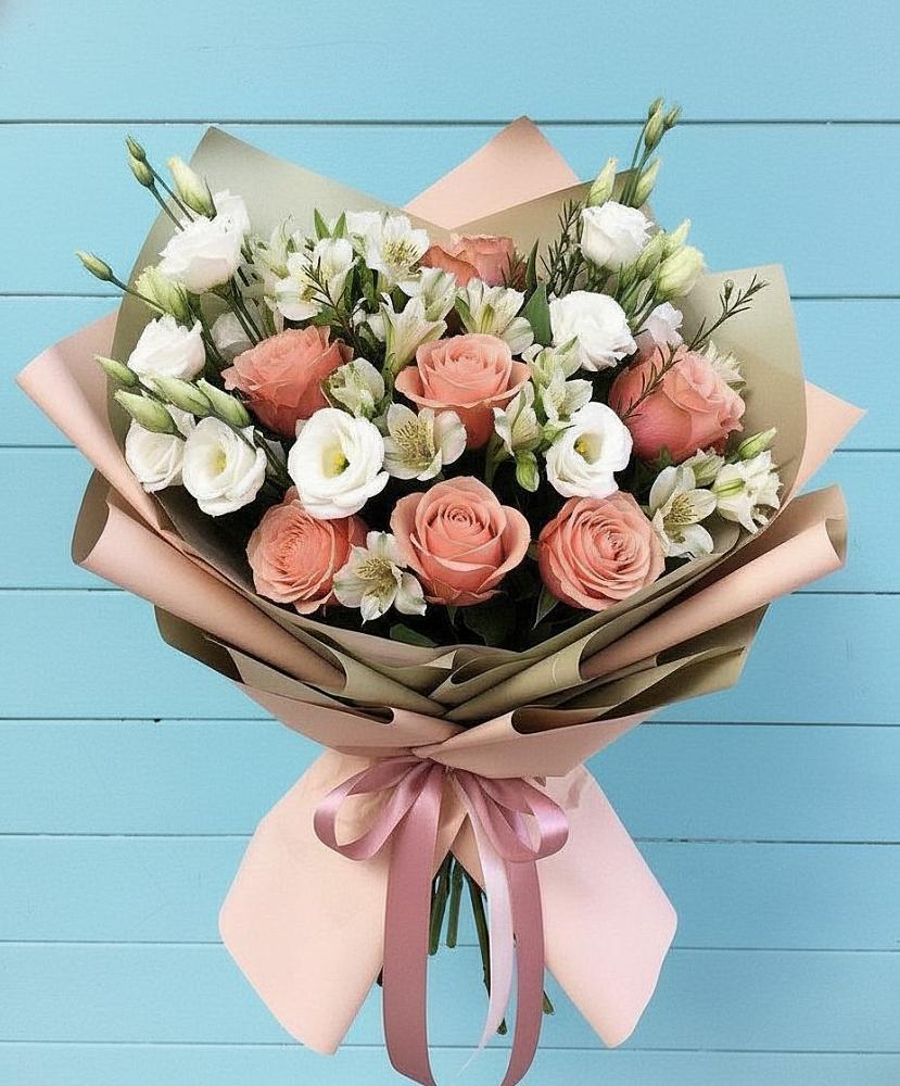 Букет цветов из: Розы, Альстромерии и Лизиантусы в Райки