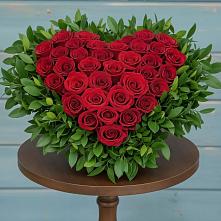 Цветочная композиция из Розы в виде сердца #REPLACE_PRED# Райки