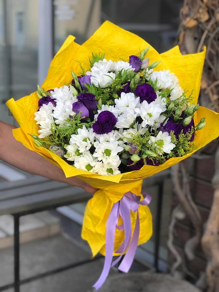 Букет цветов из: Ирисы, Хризантемы и Ромашки в Райки