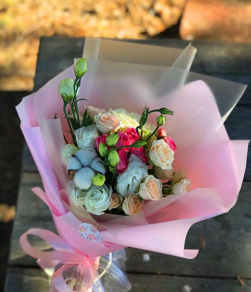 Букет цветов из: Розы и Лизиантусы в Райки