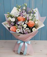 Букет цветов из:  Лизиантусы, Розы, Альстромерии и Гипсофила в Райки