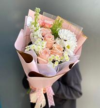 Букет цветов из:  Хризантемы и Розы в Райки