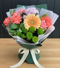 Букет цветов из:  Гвоздики, Розы, Герберы и Хризантемы в Райки