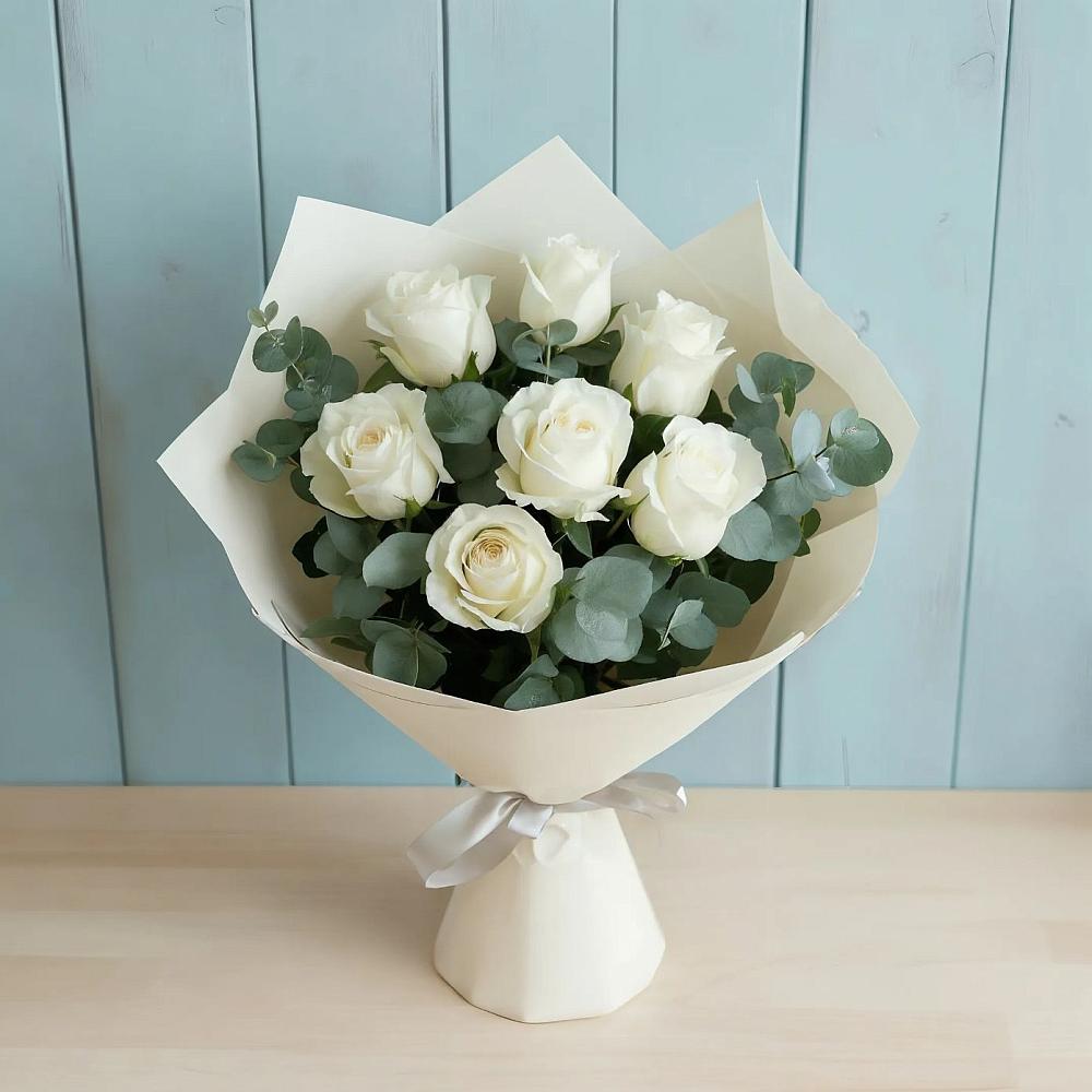 Букет Белые розы в Эвкалипте в Райки