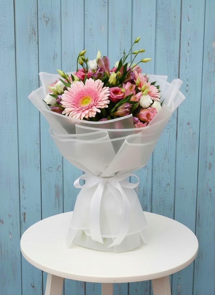 Букет цветов из: Герберы, Альстромерии и Лизиантусы в Райки