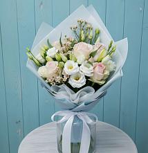 Букет цветов из:  Розы и Лизиантусы в Райки
