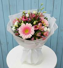 Букет цветов из:  Герберы, Альстромерии и Лизиантусы #REPLACE_PRED# Райки