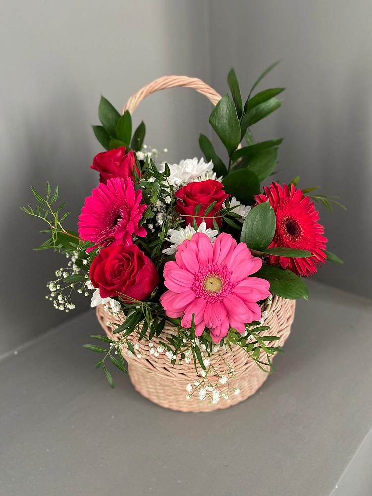 Цветочная композиция из Розы, Хризантемы и Герберы в корзине в Райки