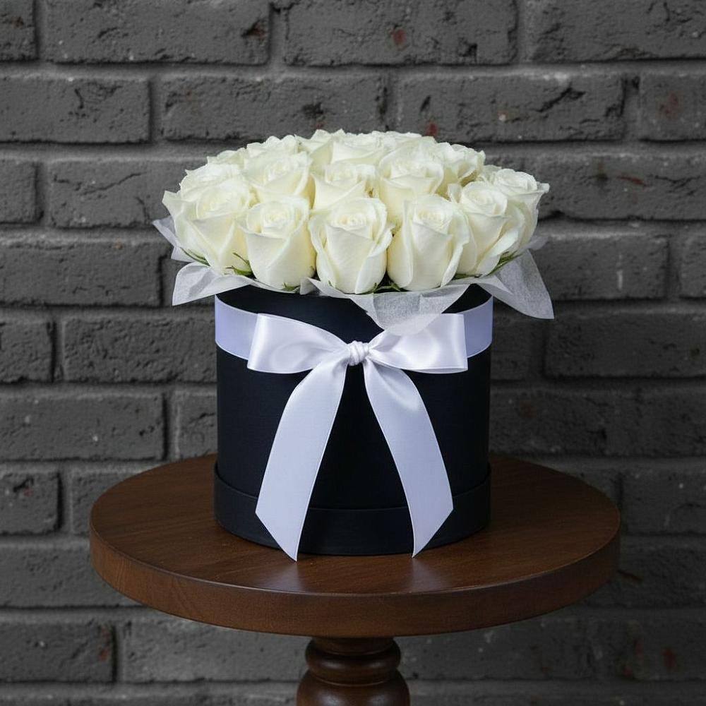 Цветочная композиция из Розы в шляпной коробке в Райки