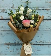 Букет цветов из:  Розы и Лизиантусы в Райки