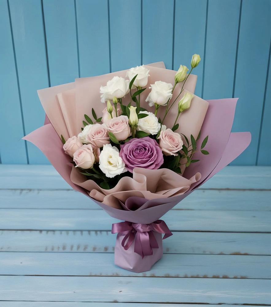 Букет цветов из: Розы и Лизиантусы в Райки